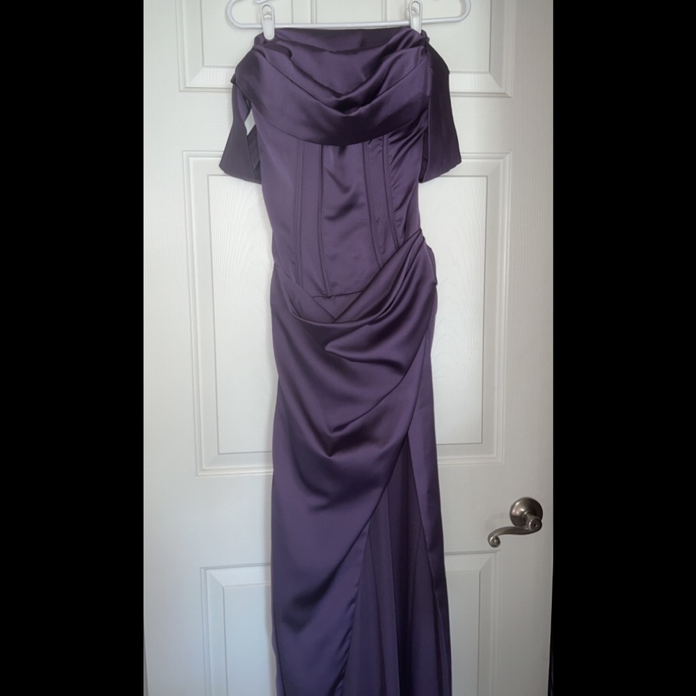 Gown - Picture 5 of 6